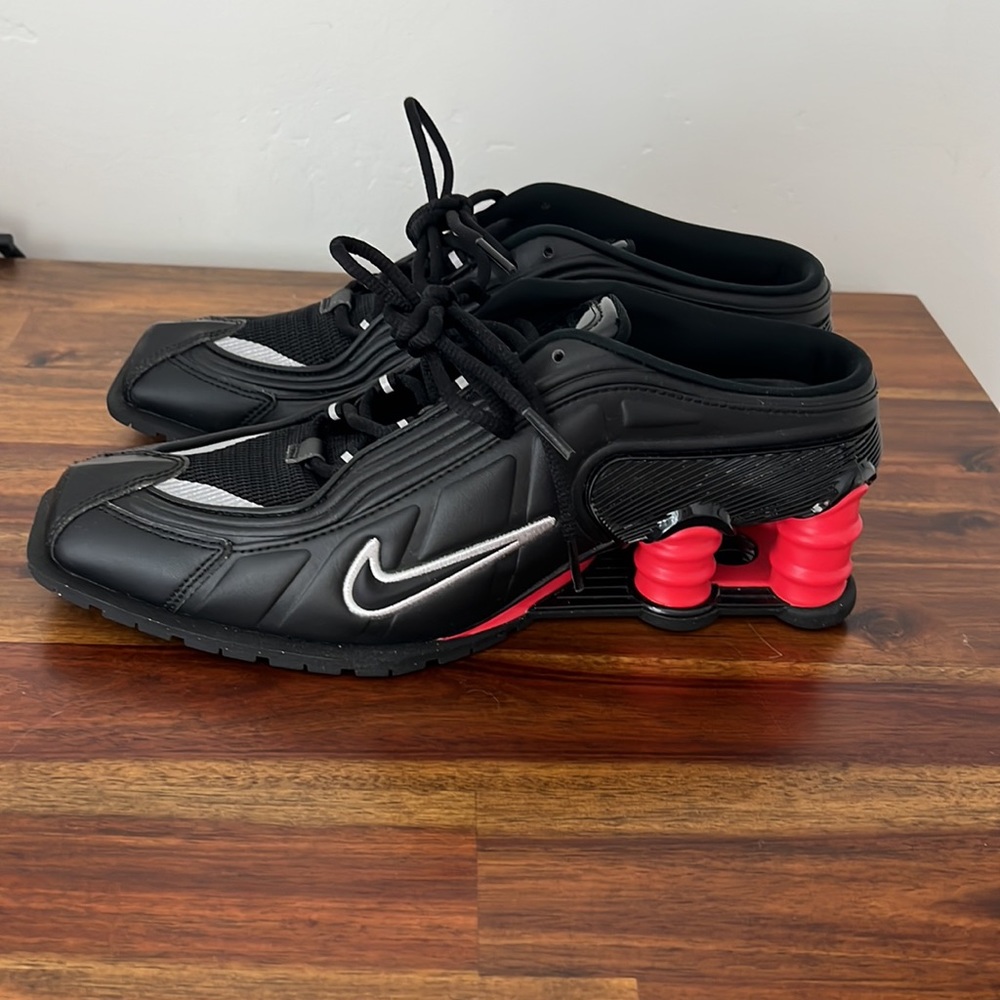 Nike Martine Rose x Shox Mule MR4 'Black Comet Red' DQ2401-001